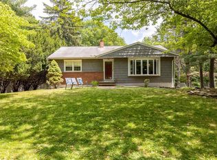 3 Bellows Ln, Monsey, NY 10952