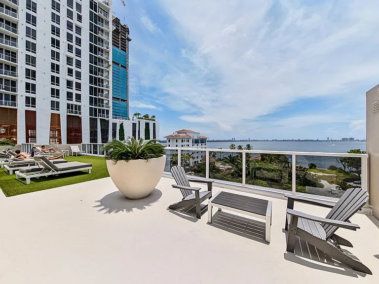 600 NE 27th St #1605 — Photo 47