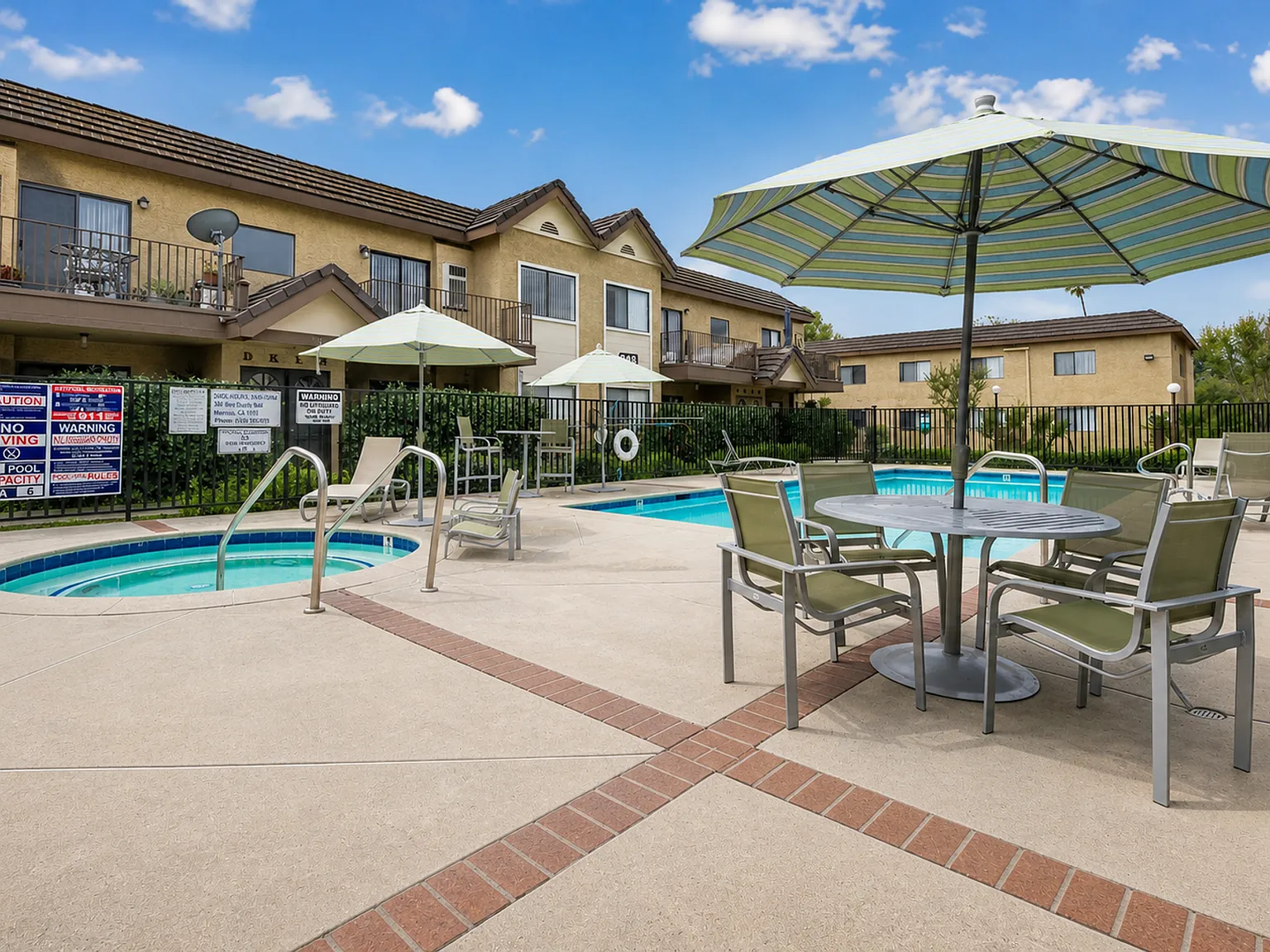 Monrovia Villas Apartments — Photo 2