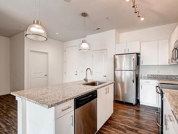 4th image of 2603 Curtis St #302