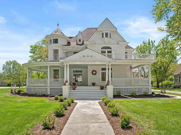 107 W South St, Crown Point, IN 46307