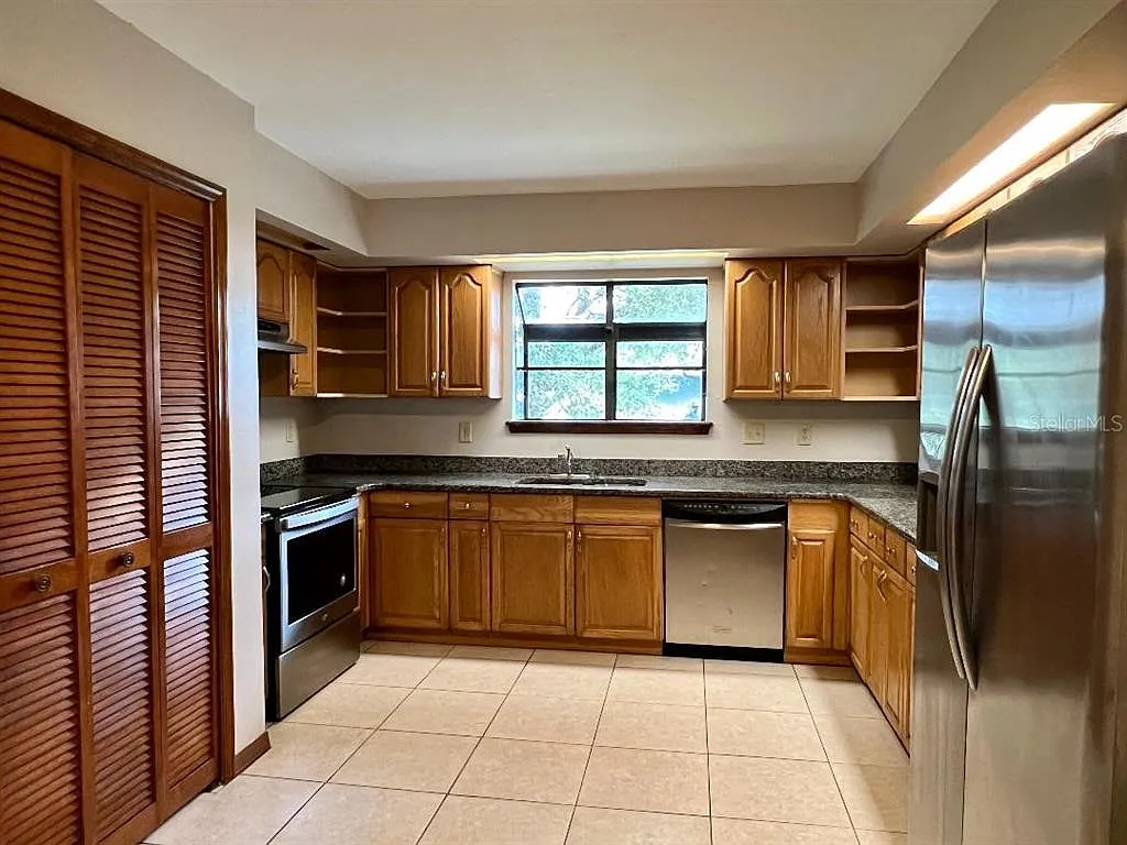 3 bed, 2.0 bath, 1466 sqft, $2,195 — Photo 4
