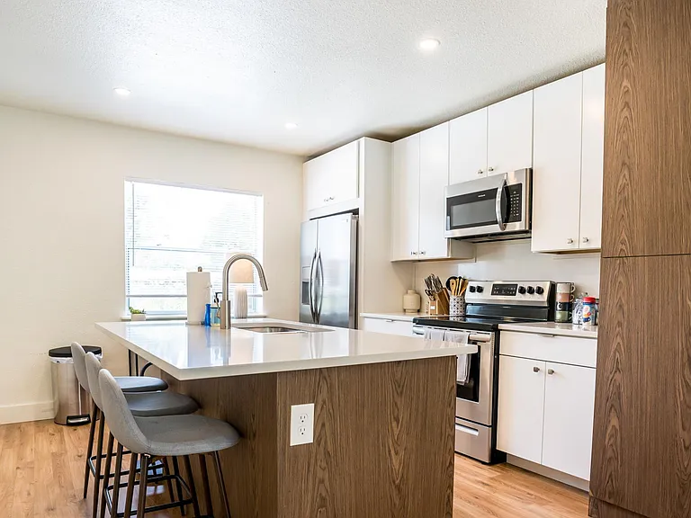 2160 Riverside Ave #6 — Photo 17