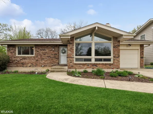 2307 Springhill Ln, Lindenhurst, IL 60046