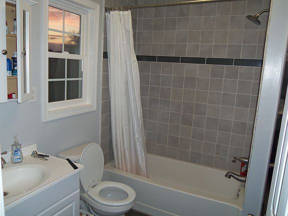 4th image of 124 Burnside St