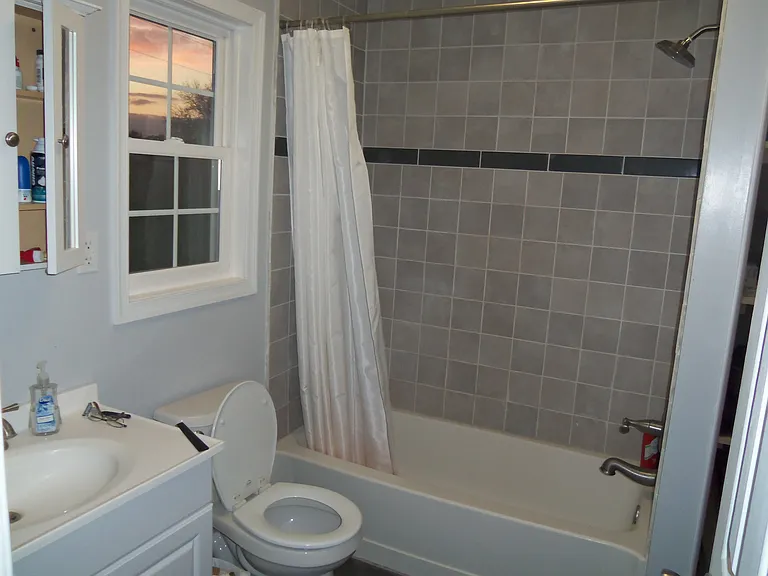 124 Burnside St — Photo 4