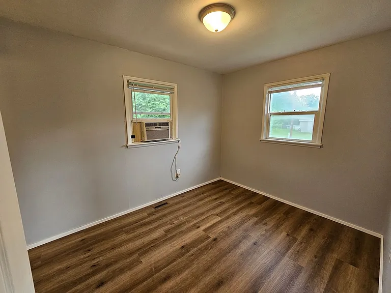 701 W Main St — Photo 8