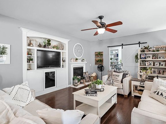 2nd image of 28673 Acanthus Ct