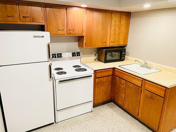 2nd image of 205 W Broad St #B