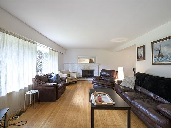 4th image of 4965 8a Ave