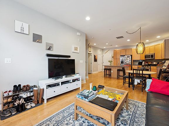 3rd image of 600 S 24th St Unit 102