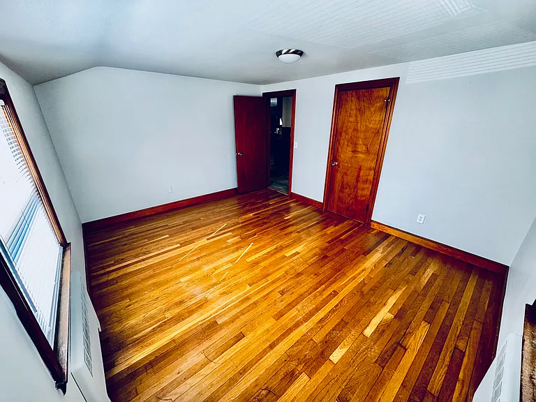 10 Thompson St #2 — Photo 10