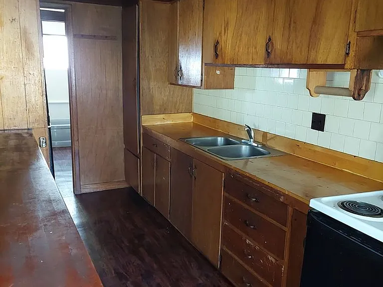 2581 Elwood Ave — Photo 4