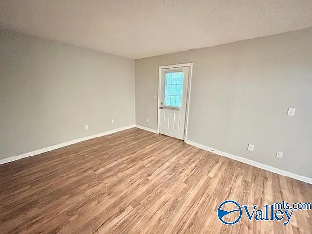 2 bed, 1.0 bath, 950 sqft, $825 — Photo 3