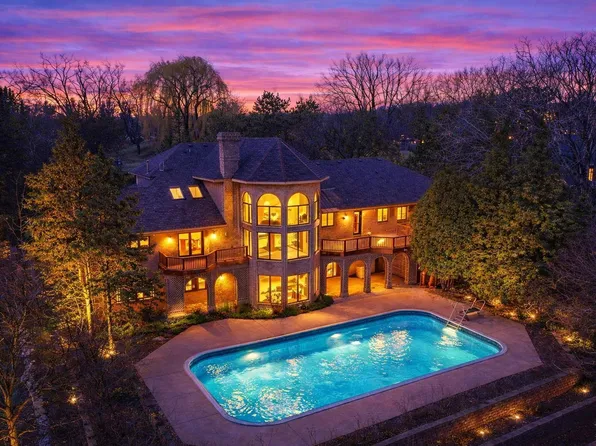 6541 Beach Rd, Eden Prairie, MN 55344