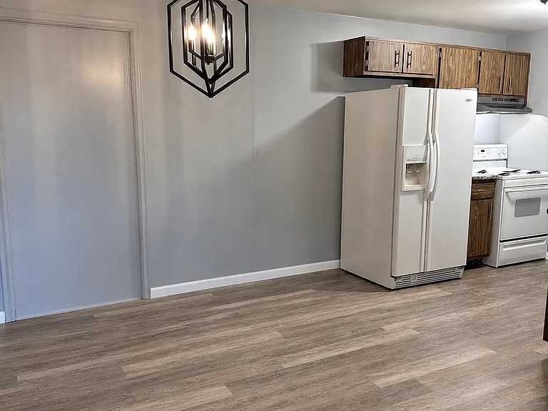 1801 W Parkway Dr #B — Photo 7