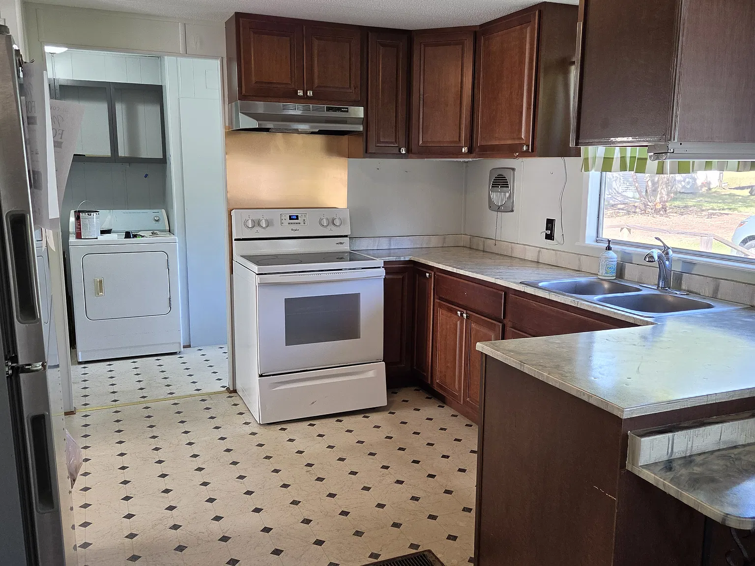 134 Canary St — Photo 3
