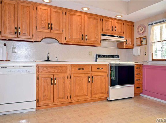 5th image of 282 W 6th St
