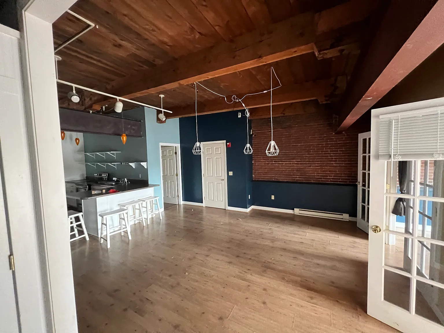 4 bed, 3000 sqft, $2,200 — Photo 1