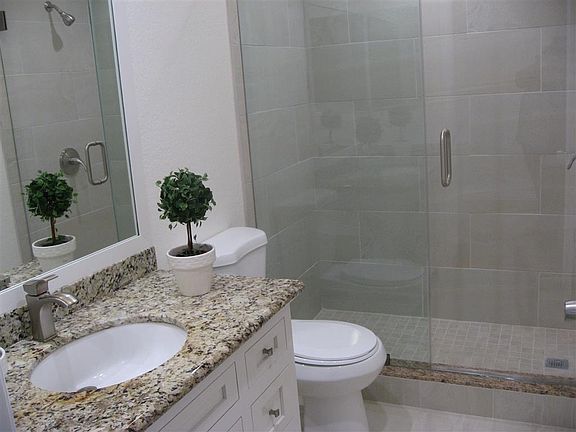 4th image of 15141 Burbank Boulevard # Second Floor