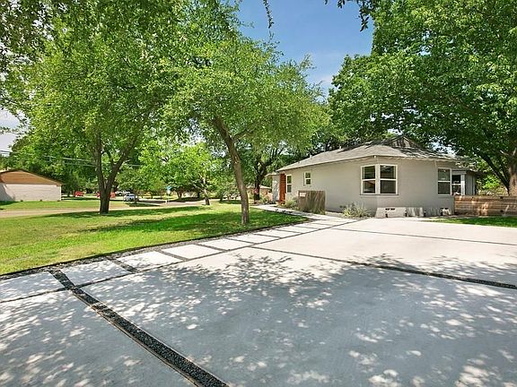 3rd image of 10007 Lake Gardens Dr