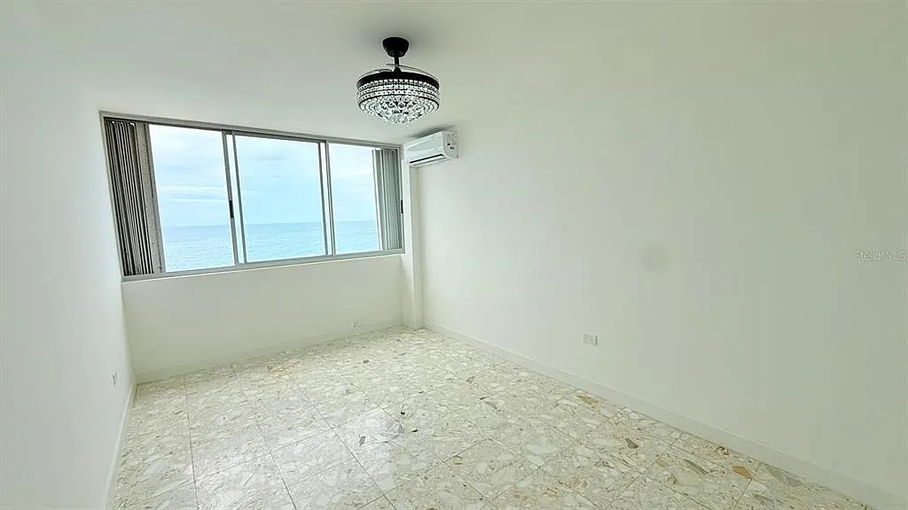 3 bed, 2.0 bath, 1400 sqft, $4,200 — Photo 2