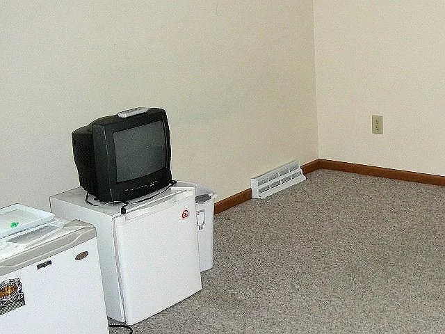 5 bed, 2000 sqft, $1,775 — Photo 3