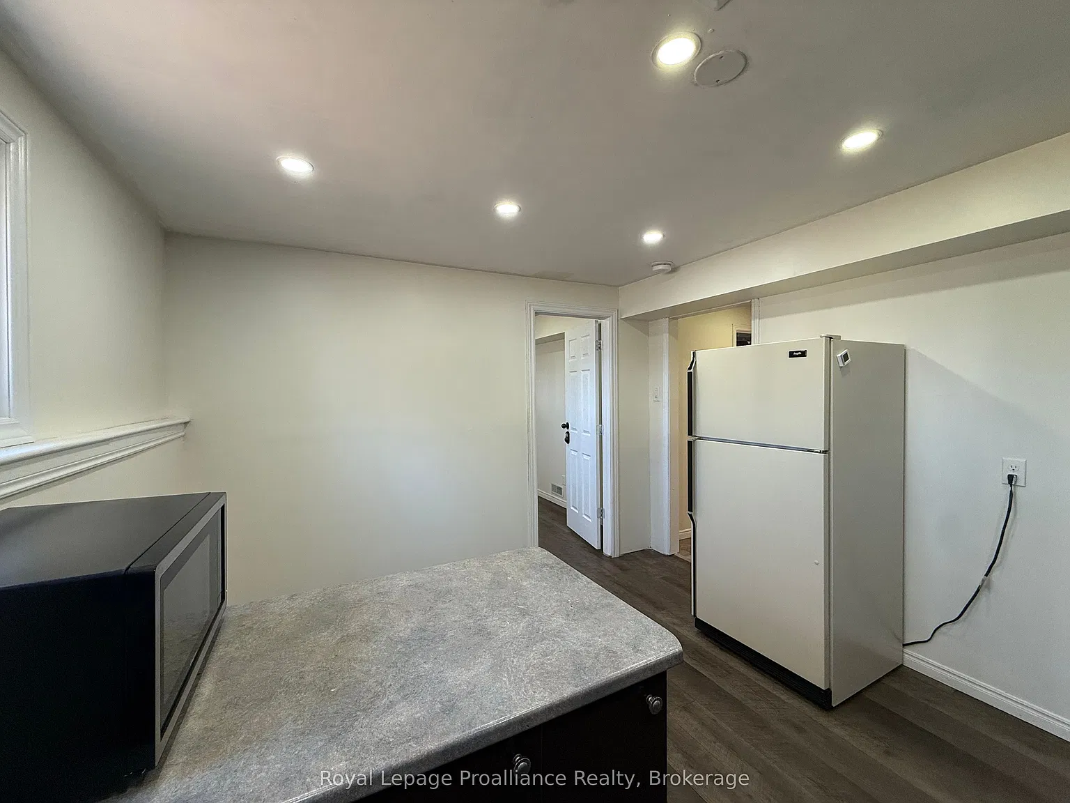 3 bed, $2,000 — Photo 4