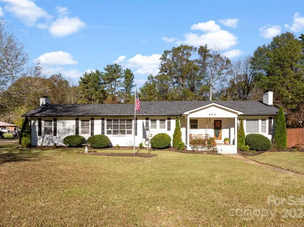 6314 Woodland Cir, Charlotte, NC 28216