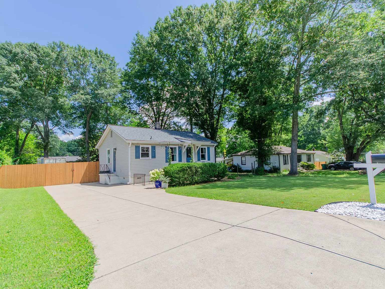 2 bed, 768 sqft, $1,800 — Photo 4
