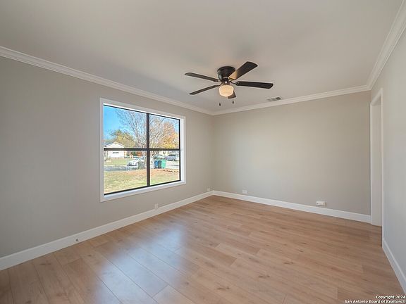5th image of 842 Lee Hall
