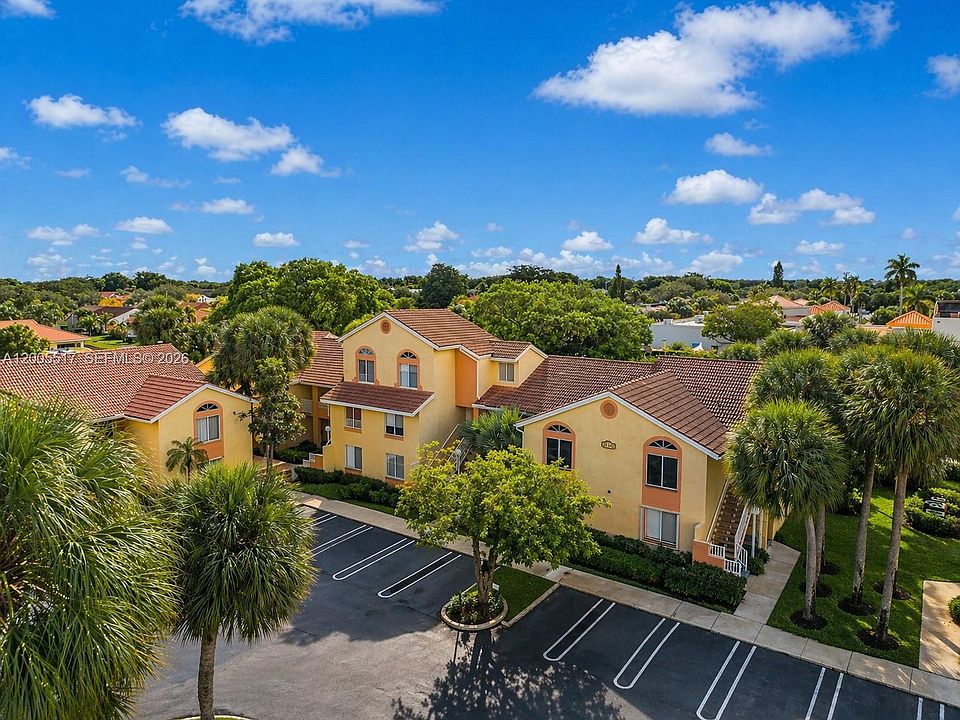 1st image of 1122 Coral Club Dr #1122