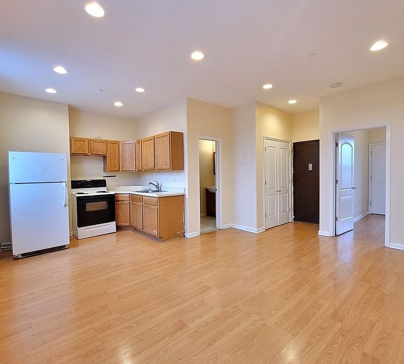 1st image of 248 Hancock St APT 5F