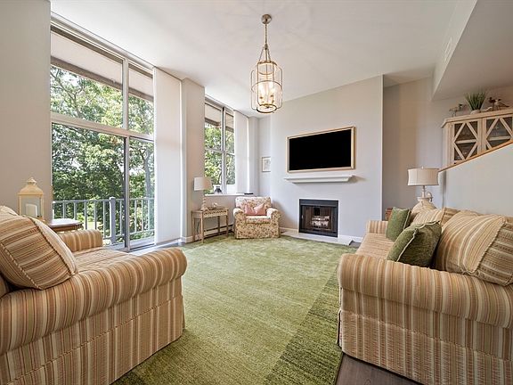 5th image of 100 Parks St APT 18