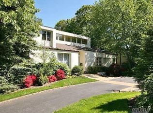 34 Windemere Way, Woodbury, NY 11797