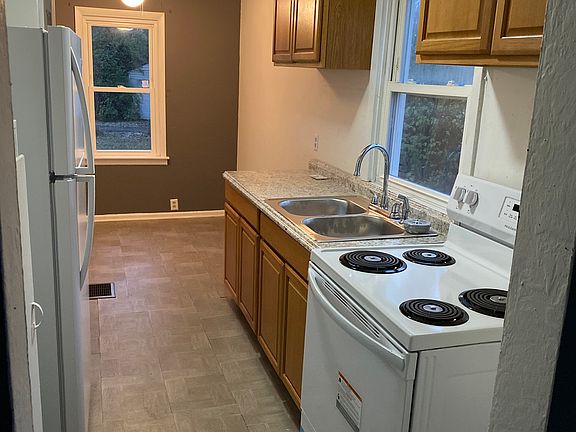 4th image of 305 Smith St