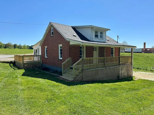 114 Grammar Ln, Galax, VA 24333