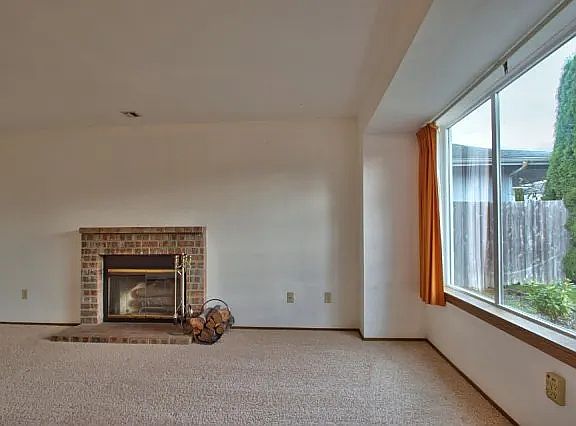 4th image of 1221 S 93rd St