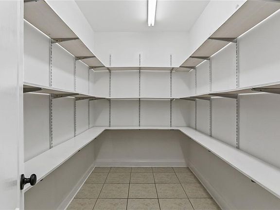 4th image of 3325 Knightsbridge Ct