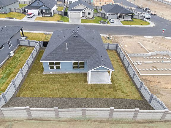 3rd image of 7829 Fortress St