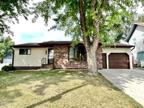 343 9th Ave NW, Valley City, ND 58072