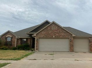 13805 Savannah River Way, Yukon, OK 73099