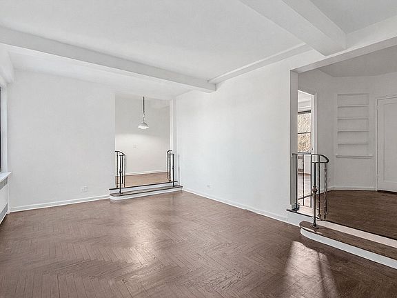 2nd image of 70 Park Ter W APT E74