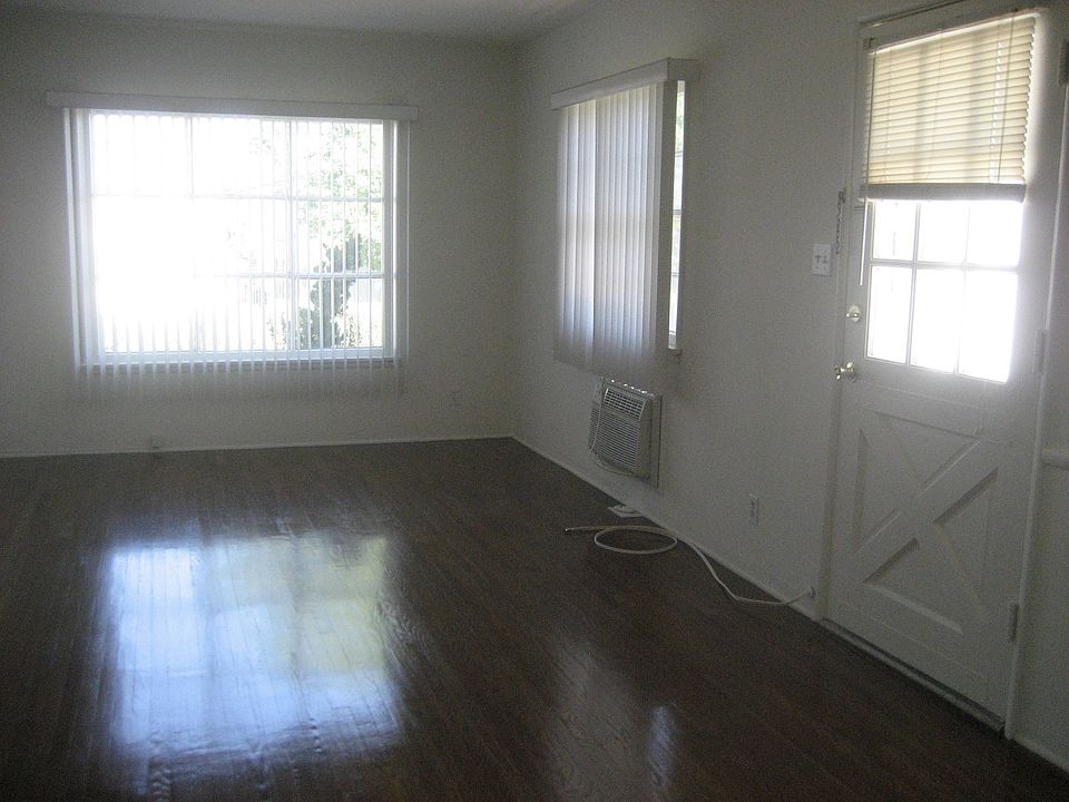 1st image of 13514 Victory Blvd