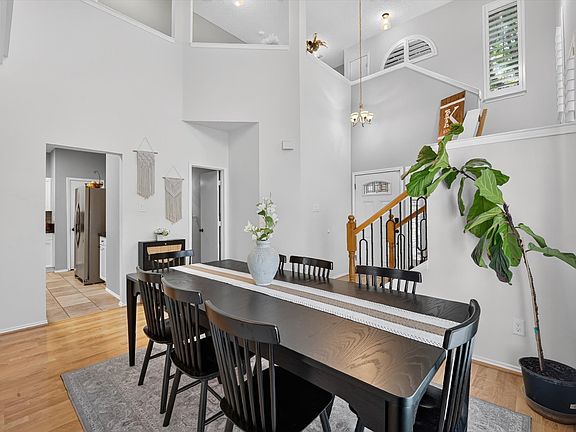 5th image of 4609 Sandera Ln