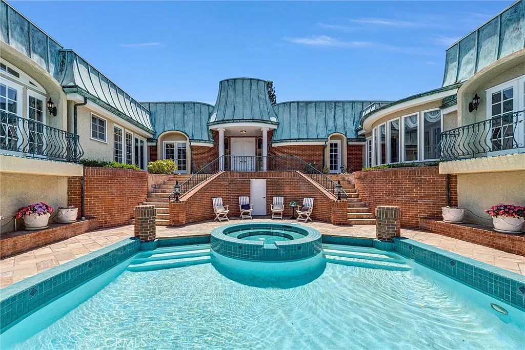 5 bed, 6894 sqft, $40,000 — Photo 2