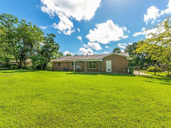 2nd image of 412 Garden Homes Cir