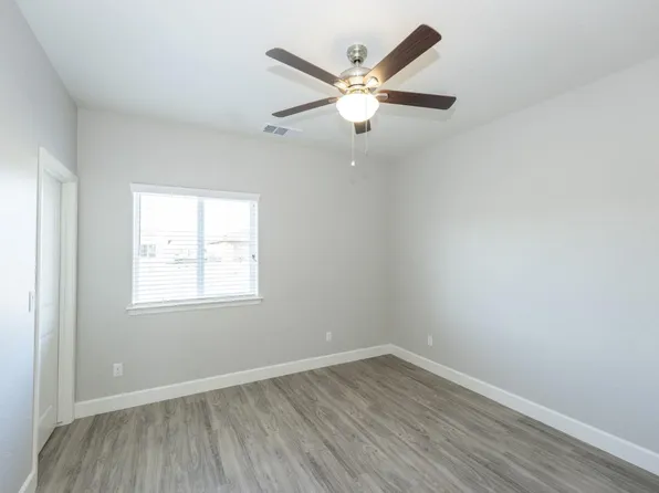 501 W Tejon Ave, Woodlake, CA 93286