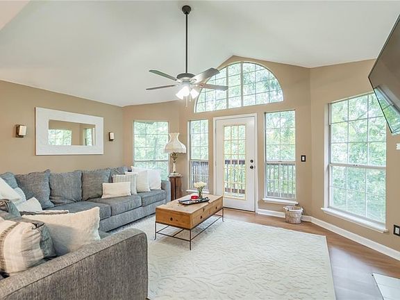 4th image of 812 Dunes Way