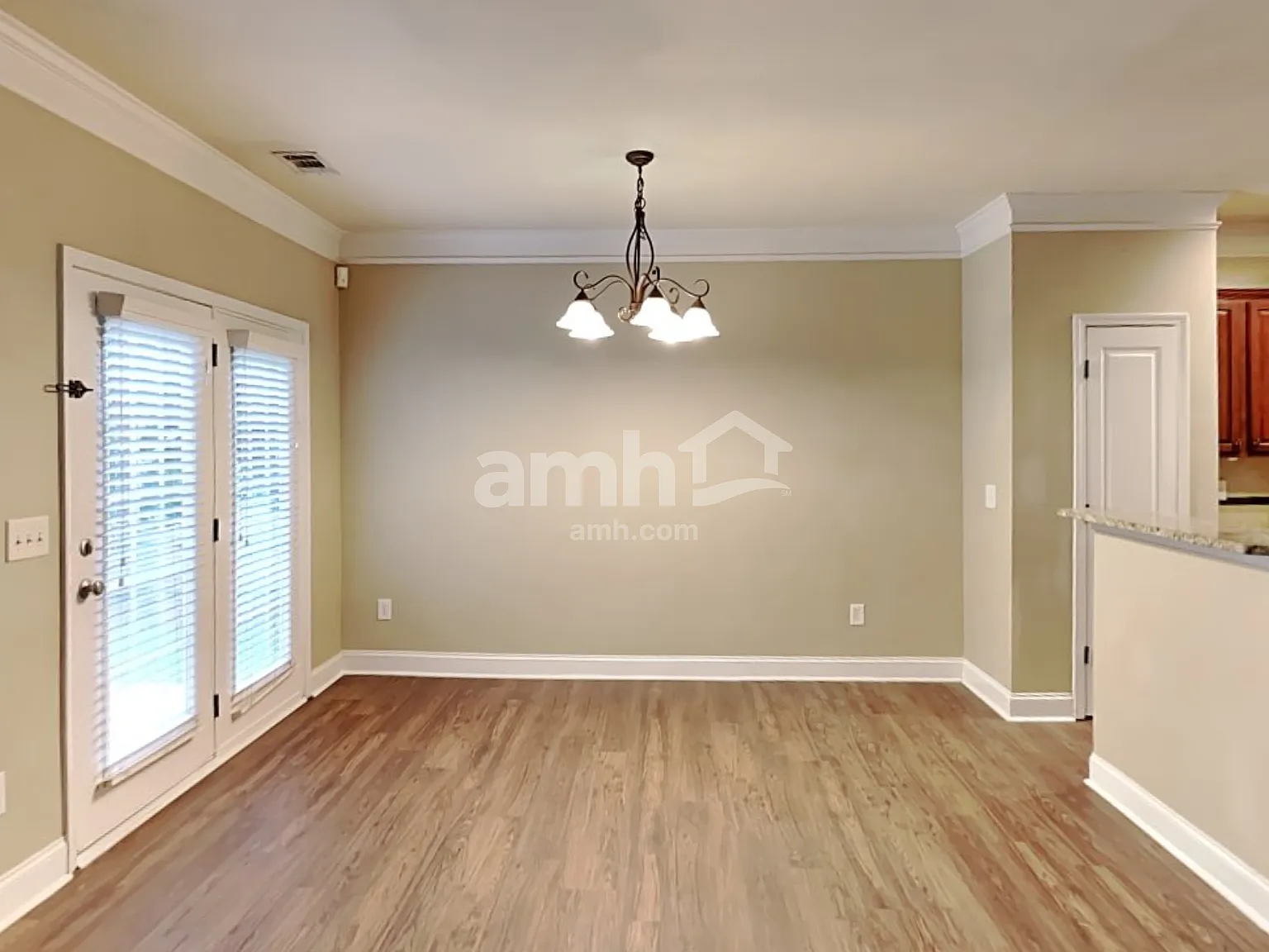 5 bed, 3.0 bath, 2475 sqft, $2,675 — Photo 4